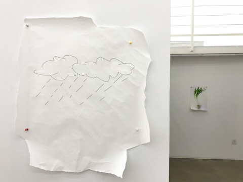 魔方MOCUBE”与胡庆泰——眼神涣散/快走/眉皱/搬东西/手脚无处可放/推门/咬牙绷脸用力注视/揉腿及左胸/什么都不想做!等等”展览现场
魔方MOCUBE”与胡庆泰——眼神涣散/快走/眉皱/搬东西/手脚无处可放/推门/咬牙绷脸用力注视/揉腿及左胸/什么都不想做!等等”展览现场