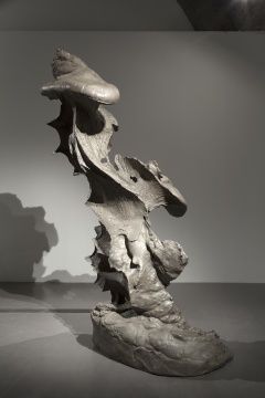 《手迹4》290 x 185 x 130 cm 铸铜 2013-2017
《手迹4》290 x 185 x 130 cm 铸铜 2013-2017
