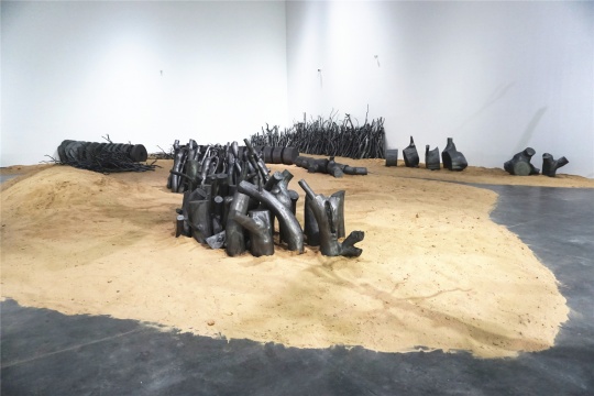 作品《悬置》局部
作品《悬置》局部