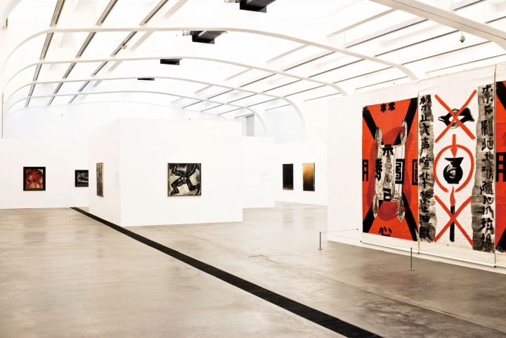 2007年,尤伦斯当代艺术中心开馆首展“'85新潮:中国第一次当代艺术运动”展览现场
2007年,尤伦斯当代艺术中心开馆首展“'85新潮:中国第一次当代艺术运动”展览现场