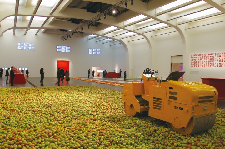2012年,“顾德新回顾展”是田霏宇上任以来的第一个大手笔
2012年,“顾德新回顾展”是田霏宇上任以来的第一个大手笔