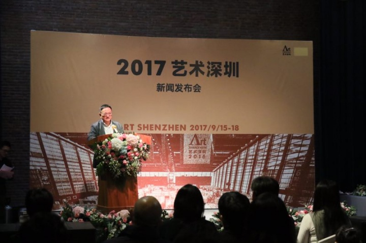 深圳报业集团经管会委员、深圳国际文化产业博览交易会有限公司副董事长兼总经理、2017艺术深圳组委会秘书长叶建强代表承办单位致辞
深圳报业集团经管会委员、深圳国际文化产业博览交易会有限公司副董事长兼总经理、2017艺术深圳组委会秘书长叶建强代表承办单位致辞