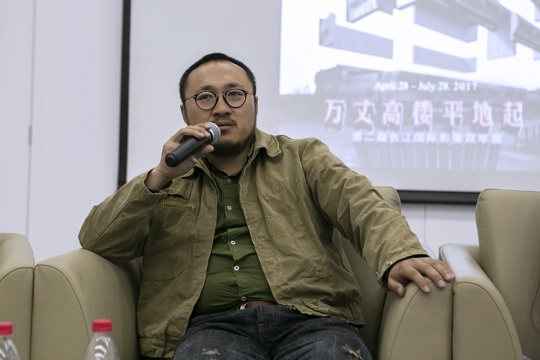 首届长江国际影像艺术双年展获奖者、艺术家宗宁在发布会现场
首届长江国际影像艺术双年展获奖者、艺术家宗宁在发布会现场