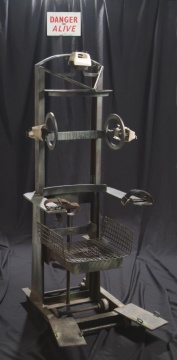 La Silla eléctrica 《电椅》材质 钢铁
La Silla eléctrica 《电椅》材质 钢铁