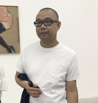 艺术家 许成
艺术家 许成