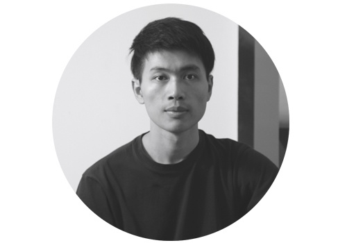 温一沛(b.1988,留美)
温一沛:“身份”在我看来一直是一个重要的问题,也是最近创作中一直思考的问题。作为八十年代末期出生的人,我个人的成长过程是一直伴随着外来文化的进入,也可以说这部分文化也渐渐变成我自身“身份”的一部分,被消化、被吸收。所以我更愿意说这是一种“杂糅”,而不是冲突。同时,我的教育经历本身就是一个“向外”学习的过程,随着年纪的增长,对“自身”文化基因的关注越来越多,但这并不意味着要去回归传统的语言,而应当是对“自身”文化的新的表达。
杨凯:在我的装置或者架上作品中总会有水墨这一具有强烈符号化的材料出现不难看出对于身份的思考。至于如何平衡我还在尝试。
谭天:我现在的年纪应该偏向国际范,估计到四十岁五十岁会开始寻找身份归属感。
蒲英玮:之前一位德国朋友告诉我说在东欧剧变的时候很多人去重新发明自己的身份以找到归属感。我认为这个归属感并不是一个简单意义上某个民族国家的身份归属,而是一种个人史与宏达叙事的复杂塑造和真实与虚构之间的相互穿插。每个人其实都在有意无意中讨论身份,或者与身份同行,但我拒绝只讨论宏大的身份,它一定是具体到人物、事件与情境中的。而如果作品讨论的背景是基于这些的具体经历,那么所谓的国际化与身份归属也仅仅在于你是否真正经历了这些。而就算是冲突也是最正常不过的,就像我们既可以看独立电影,也可以面对好莱坞电影去享受爆米花,生命本身是具有这样的弹性的。
温一沛(b.1988,留美)
温一沛:“身份”在我看来一直是一个重要的问题,也是最近创作中一直思考的问题。作为八十年代末期出生的人,我个人的成长过程是一直伴随着外来文化的进入,也可以说这部分文化也渐渐变成我自身“身份”的一部分,被消化、被吸收。所以我更愿意说这是一种“杂糅”,而不是冲突。同时,我的教育经历本身就是一个“向外”学习的过程,随着年纪的增长,对“自身”文化基因的关注越来越多,但这并不意味着要去回归传统的语言,而应当是对“自身”文化的新的表达。
杨凯:在我的装置或者架上作品中总会有水墨这一具有强烈符号化的材料出现不难看出对于身份的思考。至于如何平衡我还在尝试。
谭天:我现在的年纪应该偏向国际范,估计到四十岁五十岁会开始寻找身份归属感。
蒲英玮:之前一位德国朋友告诉我说在东欧剧变的时候很多人去重新发明自己的身份以找到归属感。我认为这个归属感并不是一个简单意义上某个民族国家的身份归属,而是一种个人史与宏达叙事的复杂塑造和真实与虚构之间的相互穿插。每个人其实都在有意无意中讨论身份,或者与身份同行,但我拒绝只讨论宏大的身份,它一定是具体到人物、事件与情境中的。而如果作品讨论的背景是基于这些的具体经历,那么所谓的国际化与身份归属也仅仅在于你是否真正经历了这些。而就算是冲突也是最正常不过的,就像我们既可以看独立电影,也可以面对好莱坞电影去享受爆米花,生命本身是具有这样的弹性的。