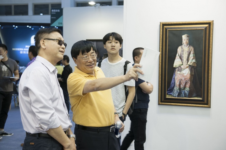 艺术家艾轩
艺术家艾轩