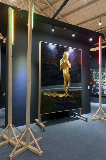 仇晓飞《奥特莱斯的维纳斯》480×470×358cm 布面油画、灯光、木 2013
估价 1,500,000-2,500,000 RMB
仇晓飞《奥特莱斯的维纳斯》480×470×358cm 布面油画、灯光、木 2013
估价 1,500,000-2,500,000 RMB