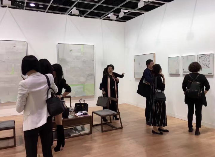 蜂巢当代艺术艺术中心首次参展香港巴塞尔带来的梁铨个人项目售出4/5的作品，并收获了占比近50%的国际藏家
