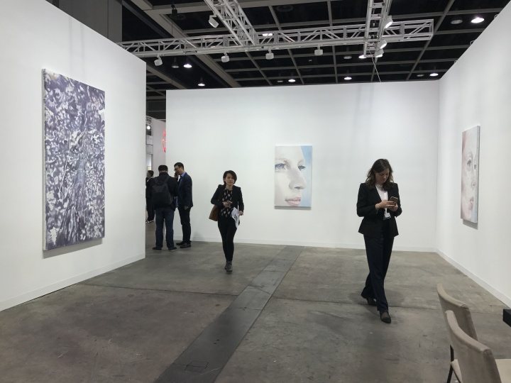 卓纳画廊本次以吕克·图伊曼斯的三件作品为中心来布置了整个展厅
卓纳画廊本次以吕克·图伊曼斯的三件作品为中心来布置了整个展厅