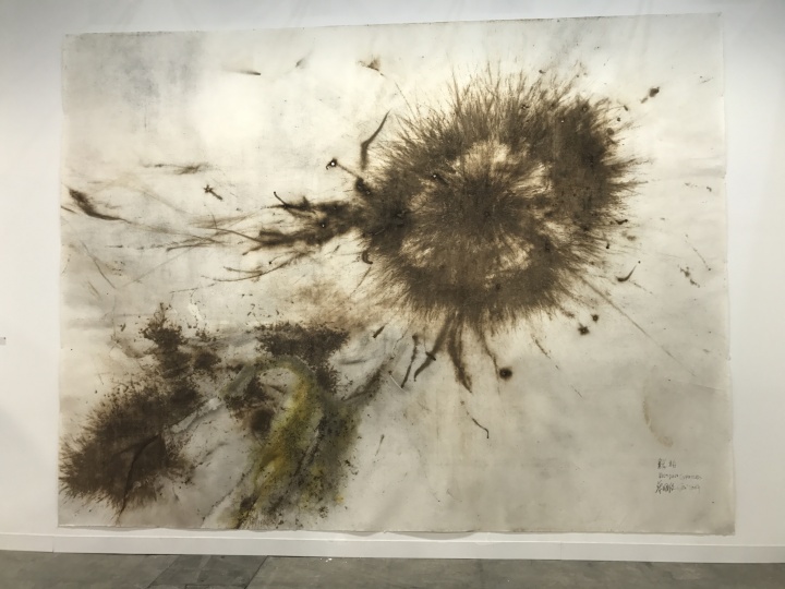 蔡国强《龙柏》300×400cm 2009,以80万美元售出
蔡国强《龙柏》300×400cm 2009,以80万美元售出