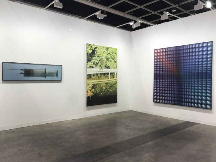 与迈阿密巴塞尔带了高露迪个展不同的是,空白空间此次以艺术家群展的方式展出,其中何翔宇的《柠檬》以80万元人民币居于最高价
与迈阿密巴塞尔带了高露迪个展不同的是,空白空间此次以艺术家群展的方式展出,其中何翔宇的《柠檬》以80万元人民币居于最高价