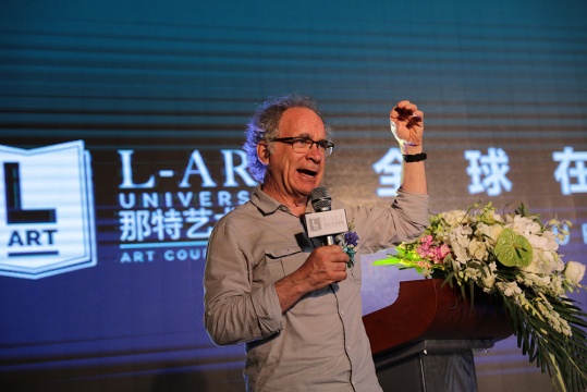 美国加州艺术大学工业与交互设计专业在设计领域教授巴利·卡兹在那特艺术学院开学典礼发言
美国加州艺术大学工业与交互设计专业在设计领域教授巴利·卡兹在那特艺术学院开学典礼发言
