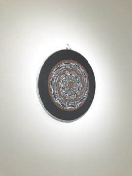 《靶子》 直径:48cm 纸质飞盘镖 2017
《靶子》 直径:48cm 纸质飞盘镖 2017