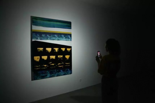 现场全黑的小空间,体验一场暗中观画的经历
现场全黑的小空间,体验一场暗中观画的经历