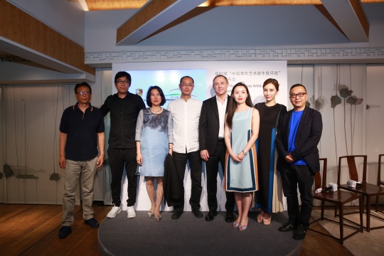 发布会嘉宾合影
发布会嘉宾合影