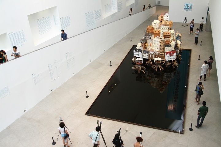 中央美术学院美术馆“CAFAM未来展”,这两部分已经成为中央美术学院美术馆的重要品牌,张子康坦言未来将继续加大这两部分的内容,并邀请前馆长王璜生继续参与
中央美术学院美术馆“CAFAM未来展”,这两部分已经成为中央美术学院美术馆的重要品牌,张子康坦言未来将继续加大这两部分的内容,并邀请前馆长王璜生继续参与