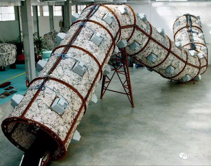 Lot 4631 王度《时空隧道》590×675×3000cm 金属、电视机、报纸 2004
估价:估价待询
Lot 4631 王度《时空隧道》590×675×3000cm 金属、电视机、报纸 2004
估价:估价待询