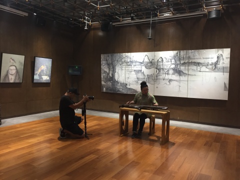 古琴师的演奏
古琴师的演奏
