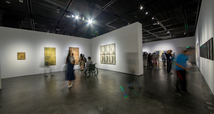 银川当代美术馆“声东击西：东亚水墨艺术的当代再造”展览现场
