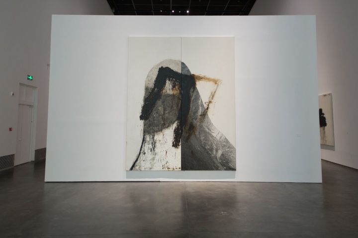 尚扬《剩山图 -6》205×715×12cm 布面综合材料 2014
尚扬《剩山图 -6》205×715×12cm 布面综合材料 2014