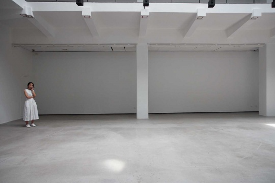 “菲利普·帕雷诺：共此时”四楼展厅，光斑随着时间的流转产生位移
