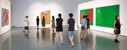 在蜂巢主展厅,看冷广敏“解剖”一床席梦思 在蜂巢主展厅,看冷广敏“解剖”一床席梦思