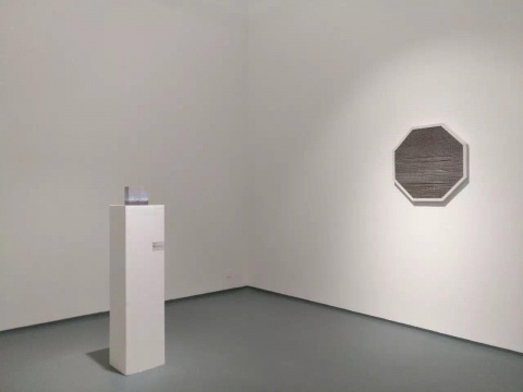 王豪个展“四叠半”,用水泥构造一个充满禅意的空间 王豪个展“四叠半”,用水泥构造一个充满禅意的空间