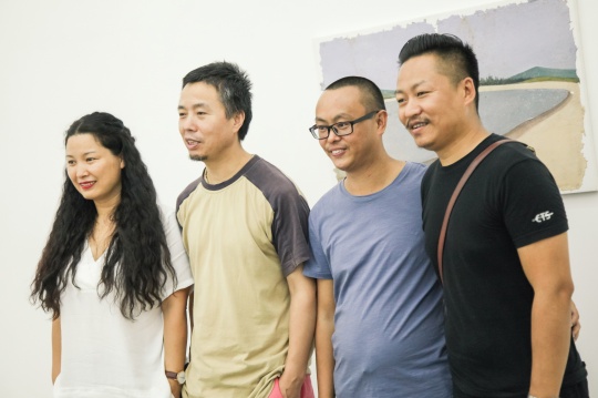 兰空间负责人石兰(左一)、艺术家郭强(左三)
兰空间负责人石兰(左一)、艺术家郭强(左三)