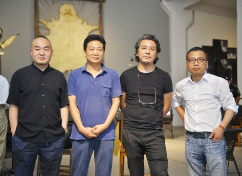 (从左至右)白盒子艺术馆馆长孙永增、策展人张子康、艺术家张琪凯、学术主持黄笃
(从左至右)白盒子艺术馆馆长孙永增、策展人张子康、艺术家张琪凯、学术主持黄笃