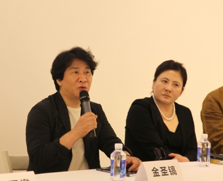 《策展人李圆一评传》作者
《策展人李圆一评传》作者