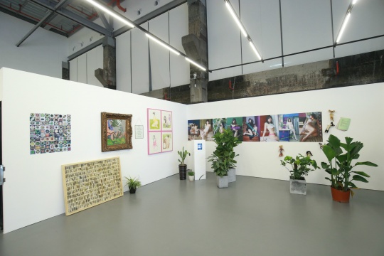 展览现场的冯琳作品
展览现场的冯琳作品