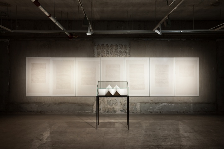 《庄子》 82.5 x 131.5cmx7、16x32cm、115x78x48cm 纸本综合技法 2008
《庄子》 82.5 x 131.5cmx7、16x32cm、115x78x48cm 纸本综合技法 2008