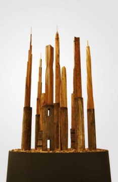 蒋亮 《风吹又生》 240x240x450cm 古建筑老房梁、老柱子、老檩条2017
蒋亮 《风吹又生》 240x240x450cm 古建筑老房梁、老柱子、老檩条2017