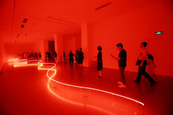 观众为本次展览投入极大热情
观众为本次展览投入极大热情