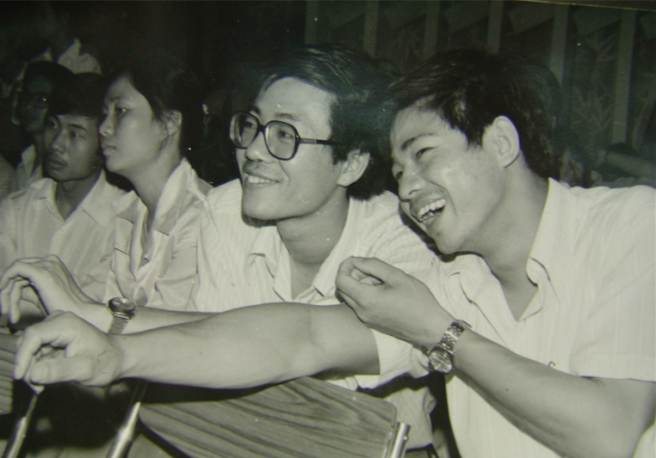 上世纪80年代初，王璜生创建了“汕头青年美协”。图为1982年汕头青年美协活动，与郑林华等一起
