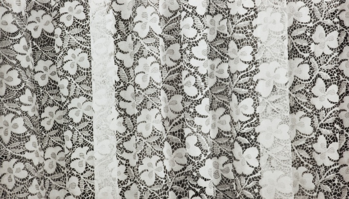 《被编织的图案》75.5x130cm 石墨毛毡 2013
《被编织的图案》75.5x130cm 石墨毛毡 2013