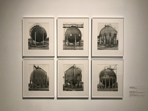 希拉·贝歇、伯恩·贝歇《储气罐 球形1-6》56.5×46.5cm 1997
希拉·贝歇、伯恩·贝歇《储气罐 球形1-6》56.5×46.5cm 1997