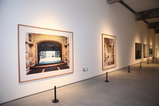 坎迪达·赫费尔(Candida Höfer)作品展览现场
坎迪达·赫费尔(Candida Höfer)作品展览现场