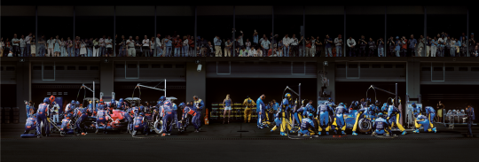 安德里亚斯·古斯基《F1进站之三》188×508×6.2cm 2007
安德里亚斯·古斯基《F1进站之三》188×508×6.2cm 2007