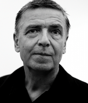 安德里亚斯·古斯基(Andreas Gursky)
安德里亚斯·古斯基(Andreas Gursky)