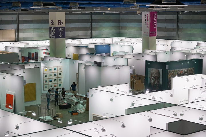本届KIAF ART SEOUL展出来自13个国家的167家画廊带来的近4000件作品
