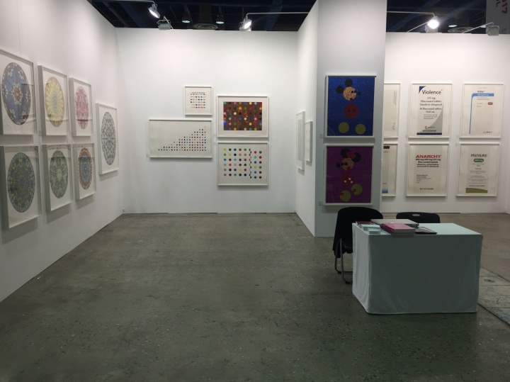 来自伦敦的OTHER CRITHRIA首次参展,带来Damien Hirst个展,展出包括版画与原作在内的三十余件作品
来自伦敦的OTHER CRITHRIA首次参展,带来Damien Hirst个展,展出包括版画与原作在内的三十余件作品