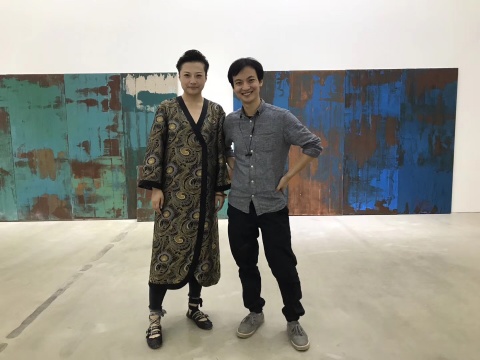 德萨画廊Nessa Cui与艺术家辛云鹏
德萨画廊Nessa Cui与艺术家辛云鹏