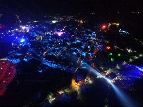 2016年首届中国(隆里)国际新媒体艺术节期间,隆里夜景鸟瞰图
2016年首届中国(隆里)国际新媒体艺术节期间,隆里夜景鸟瞰图