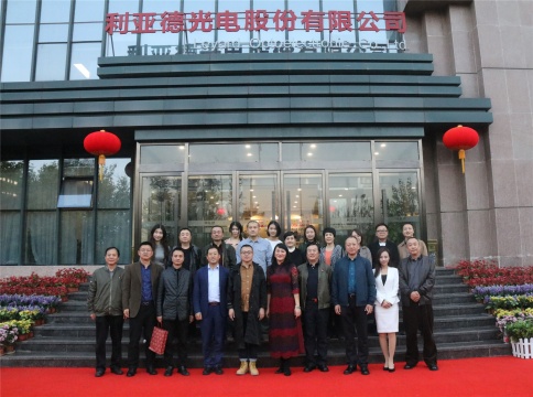 出席嘉宾合影
出席嘉宾合影
