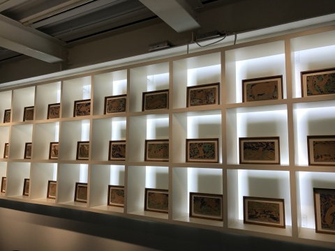 展览现场,艺术家用于动画制作的而创作的泥板绘画
展览现场,艺术家用于动画制作的而创作的泥板绘画
