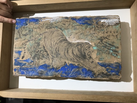 敦煌泥土以及敦煌绘画方式制作的泥版画
