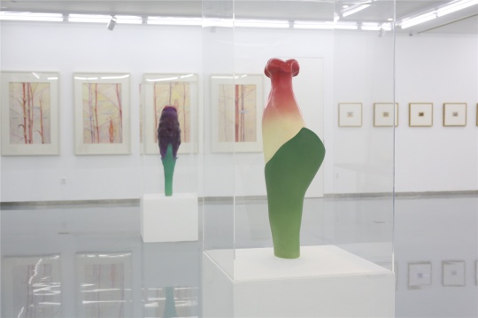 展览现场的“百花”系列
展览现场的“百花”系列