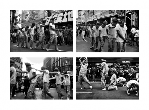 在戒严时期的1983年，陈界仁曾组织周围的年轻朋友，利用「增额立法委员改选」1的政治敏感时刻，在禁止集会、游行，并且随时都有警察与情治单位监控的「公共空间」（西门町武昌街），以游击式的行为艺术，干扰当时戒严体制下的伪民主选举

